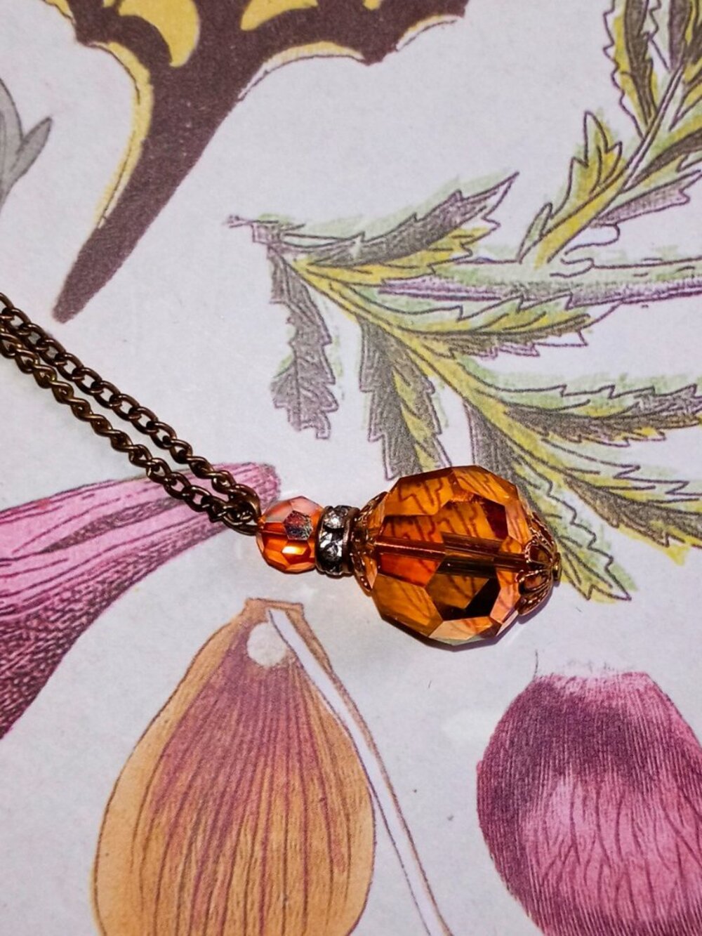 Stunning Vintage-style Faceted Amber Glass Crystal Pendant Necklace